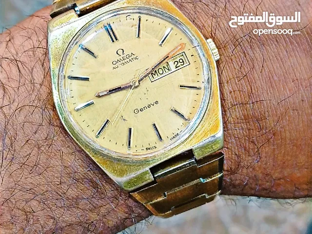 اوميغا جينيف اوتوماتيك شباكين تاريخ ويوم كل قطعها اصليه تعمل بدقة عالية ( ملاحظة الكستك بحاجه شغل)
