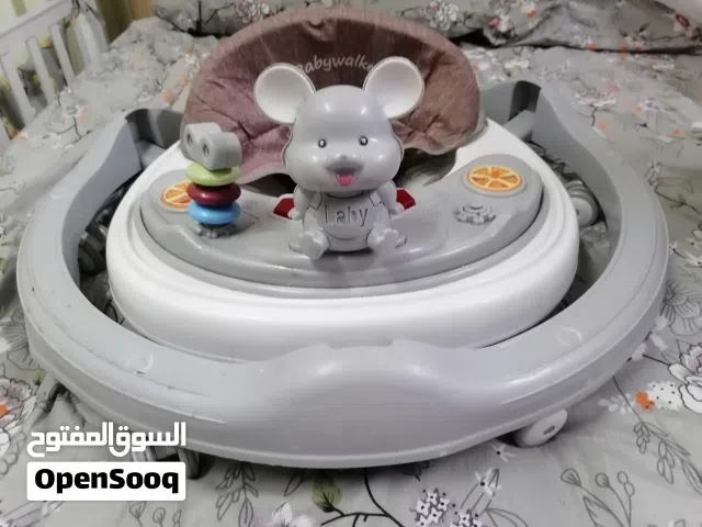 عربة مشاية للأطفال