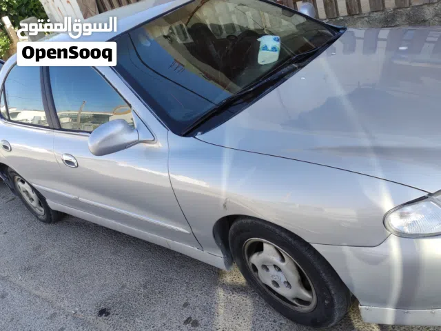 1996 هيونداي النترا Standard