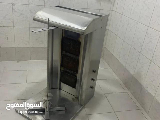 للبيع ماكينه شاورما نظيفه جدا جدا + شفاط مطبخ استيل + حوض 2 عين + عدد 2 شفاط