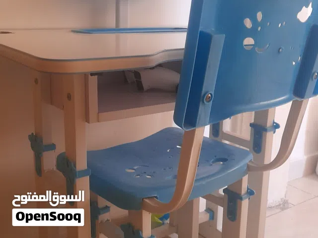 مكتب دراسة أطفال