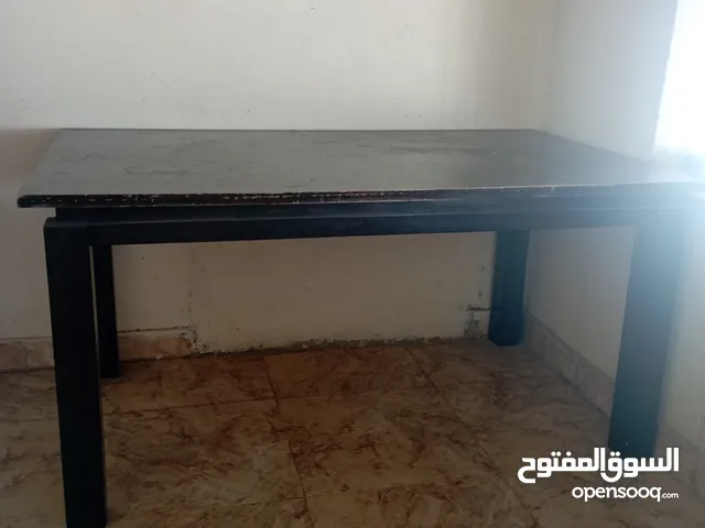 طاولة نظيفه و جودة خشب ممتازه للبيع