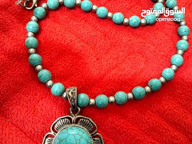 عقد فيروز قديم عدد 2 بسعر مغري