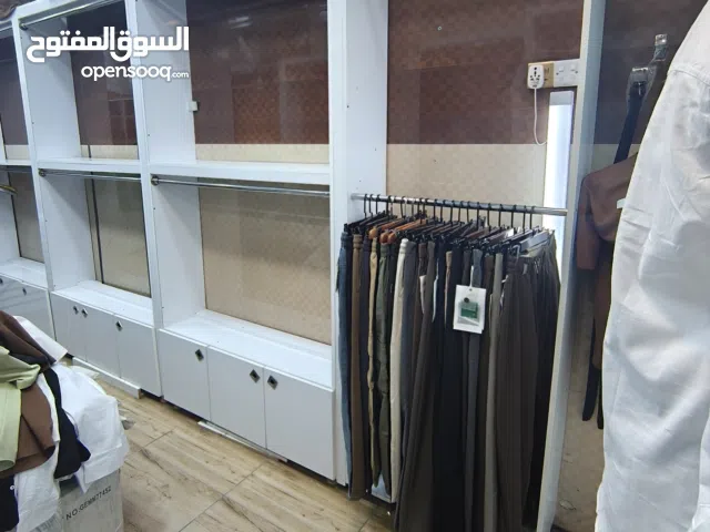 ديكور محل ملابس نظيف. 95%