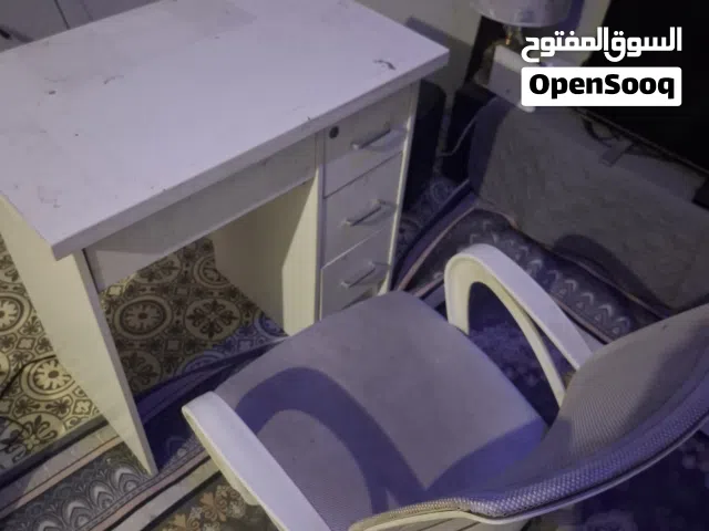 طاولة كمبيوتر من ايكيا