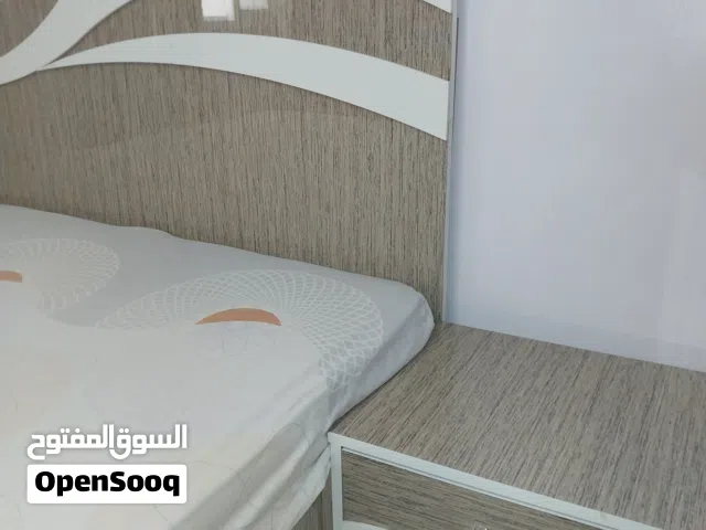 غرفه نوم بحاله ممتازه ونظيفه بلون الابيض والبيج تتكون سرير وخزانة وتسريحة لسعر مناسب قابل للتفاوض