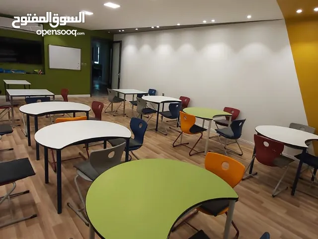 مقر خدمي  للأجار مساحته حوالي 250 مؤثث ومجهز بالكامل في ارض بن علي من جها صفة المطاعة