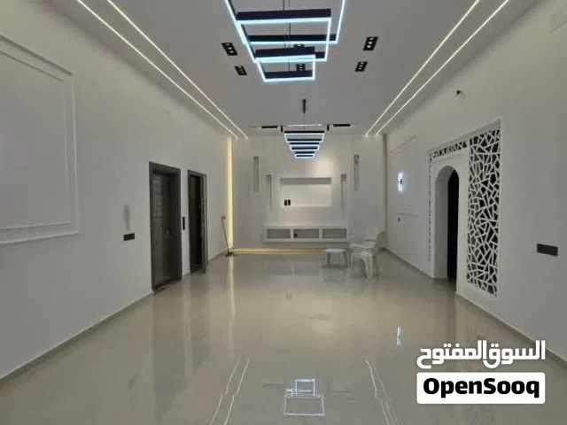عمارة جديدة خدامية علي الرئيسي للبيع في ارض زواوة   علي 3 شوارع يوجد بها محلات و 7 شقق