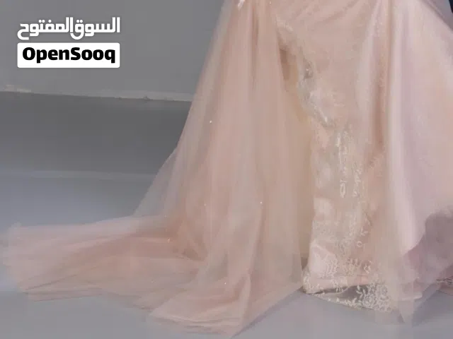 فستان فخم تفصيل