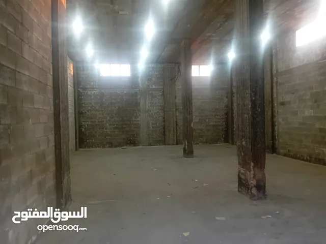 مخازن للايجار  عدد2 نابلس زواتا البلد ع الشارع الرئيسي بعد الشرطه الخاصة