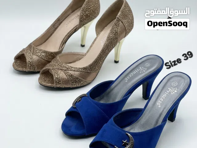 أحذية نسائية ذات كعب عالٍ من علامة "Princess" التجارية، تتوفر بمقاسات 37 و 39 وسعر 2.5 دينار كوي