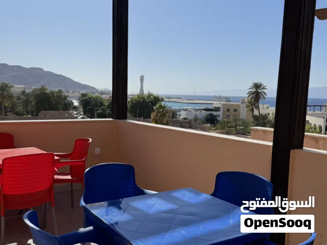 شقه فندقية نظيفة على البحر وبجانب السوق، موقع ممتاز.