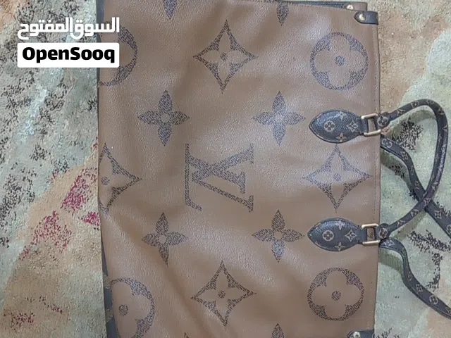 شنطه للبيع سبب البيع كبيره علي