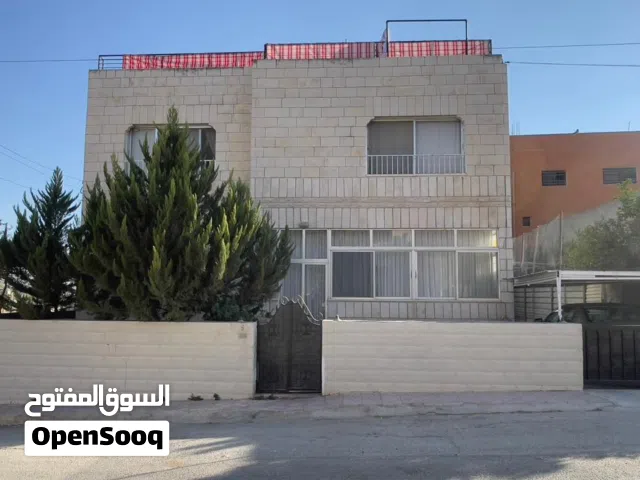 320 m2 3 Bedrooms Townhouse for Sale in Madaba Madaba Center