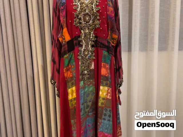 جلابية احمر ومشجرة