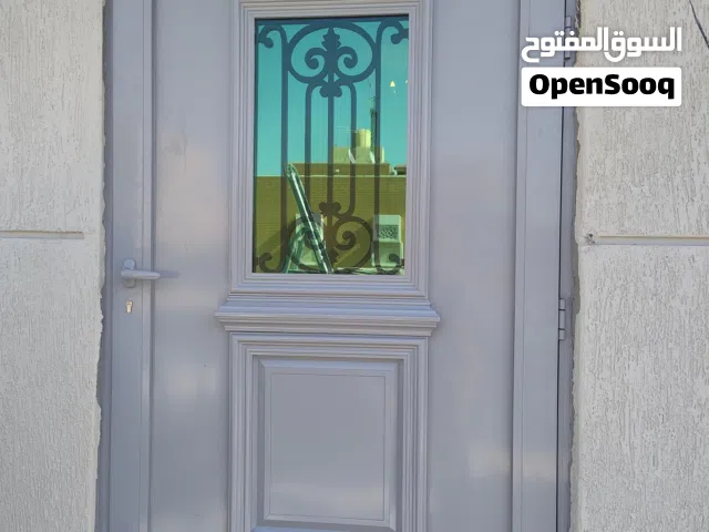 ابو هادى المنيوم  شتر ابواب شبابيك مطابخ مداخن استيل سقف ديکور تبديل جام قفل جام سکريت حمايا طور