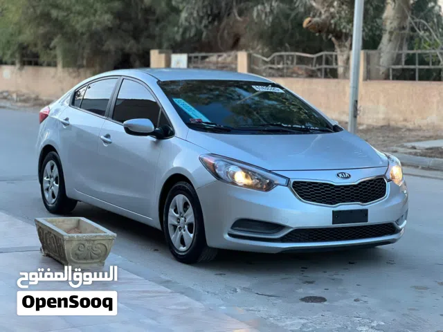 كيا فورتي 2015 الله يبارك سياره متشكي من شي سجل طارقاتك بس