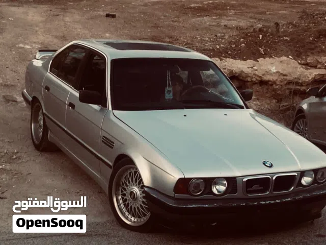 1990, بي ام دبليو, الفئة 5, 520