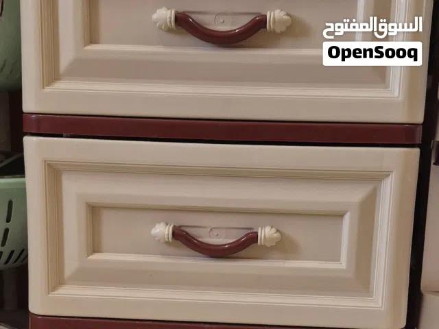 للبيع أدراج تخزين 3 طبقات – نظيفة جدًا واستعمال خفيف