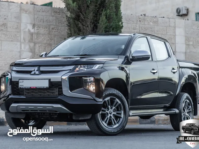 Mitsubishi L200 2023 ( جير عادي) البكب وارد و كفالة الشركة و قطع مسافة 55,000 كيلو