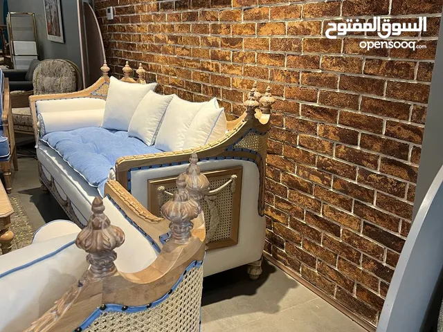 "للذوّاقين فقط! أريكة ’شيراز‘ الإيرانية الفاخرة بلمسات يدوية وإتقان لا مثيل له"