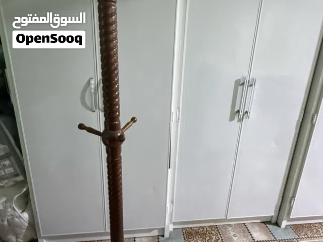 تعليك ملابس استعمال قليل نظيفه وقويه جداً وقاعدتها مرمر بيها مجال ب 60