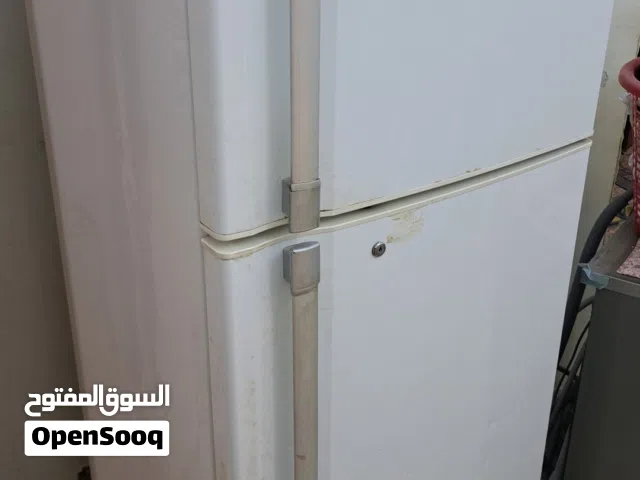 ثلاجة بخارية هيتاشي. مستعملة