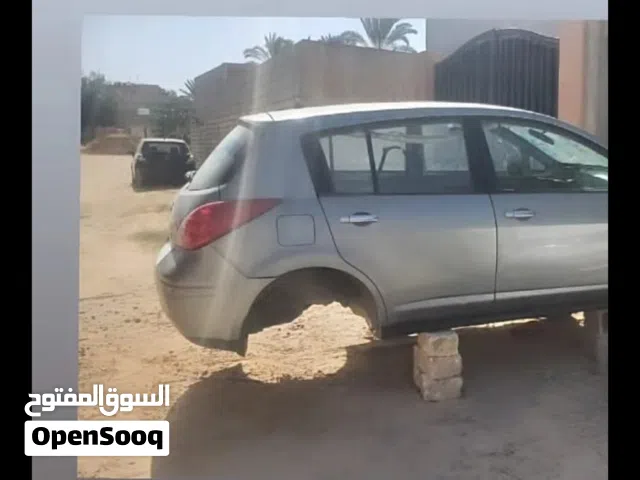 2010 نيسان فيرسا SV
