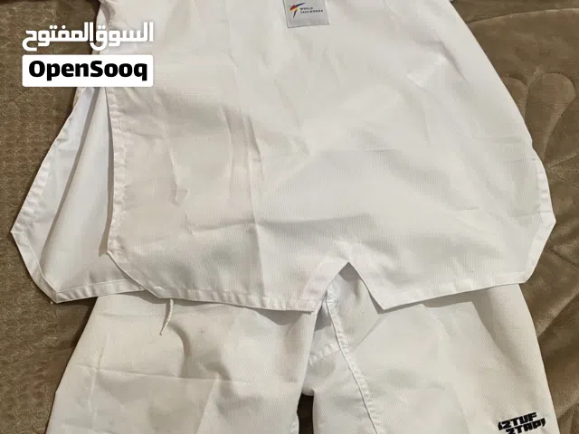 بدلة تايكوندوا مستعملة استعمال خفيف حجم 170CM للبيع
