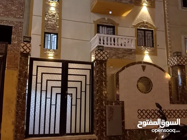 بيت للبيع بحدائق اكتوبر 3 ادوار سوبر لوكس موقع مميز بالعدادات ومتسلم جهاز 3 مراحل