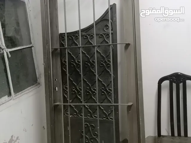 باب حديد جديد حد يد ثقيل نوعية ممتازة للبيع