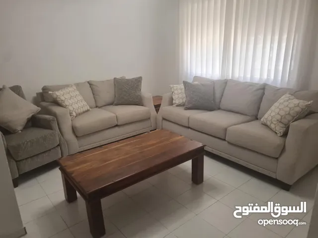 طقم كنب من شركة آشلي 6 مقاعد
