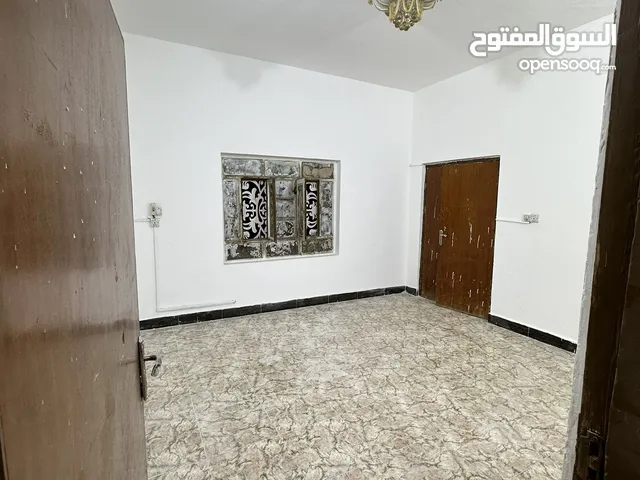 130 m2 3 Bedrooms Apartments for Rent in Basra Khadra'a