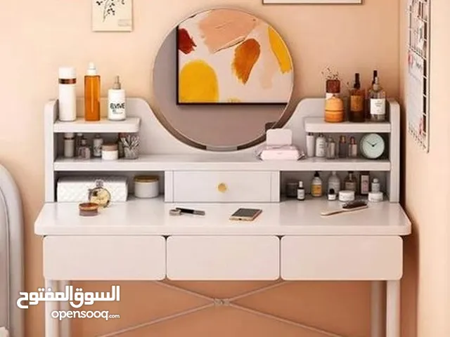 بيرو خشبي بهيكل معدني و مرآة دائرية ورفوف جانبية بتصميم خاص جدا    المقاس : 100*40*129سم