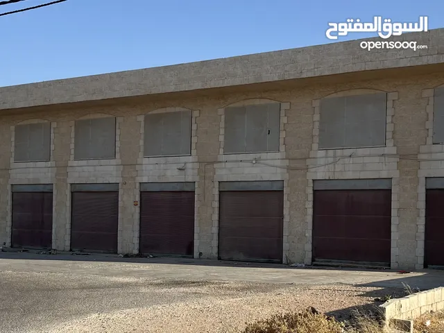 مستودعات معارض شارع البتراء اربد للايجار كامل المبنى 7 أبواب 1000 متر 3 طبقات على 3 شوارع