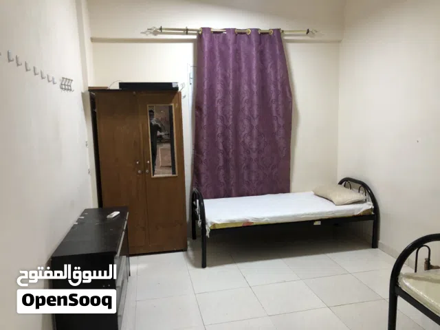 Single Room available for rent with kitchen and bathroom sharing facility ..   Near mall of Muscat