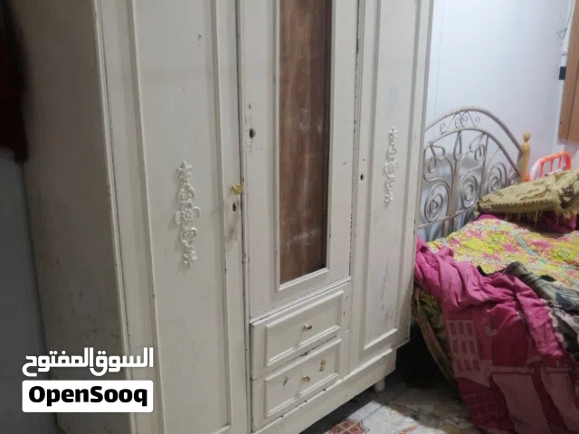 كنتور خشب كويتي  ثلاث أبواب  وجرارتين  مستعمل  من سفوان  السعر 125