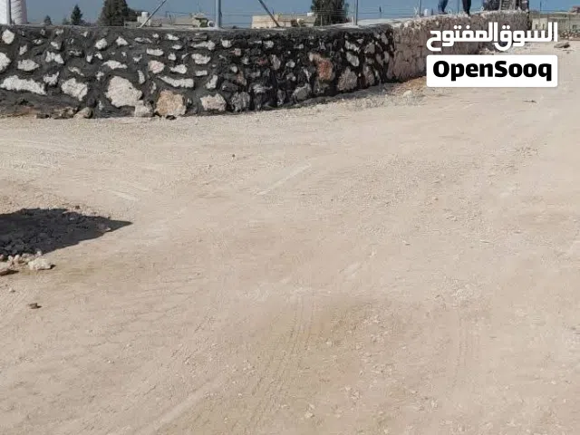 المهندس ابو مصطفى تشيك الأراضي بجوده عاليه وعمل سناسل حجريه بكافه ارتفاعها