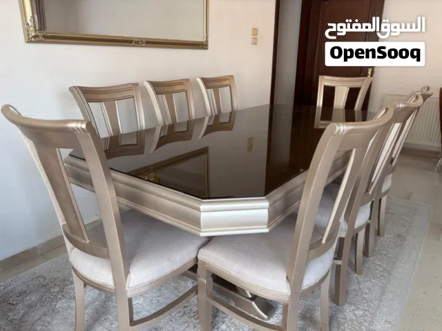 طاولة سفرة مع 8 كراسي فاخره شبه جديد للبيع بأقل من نص السعر