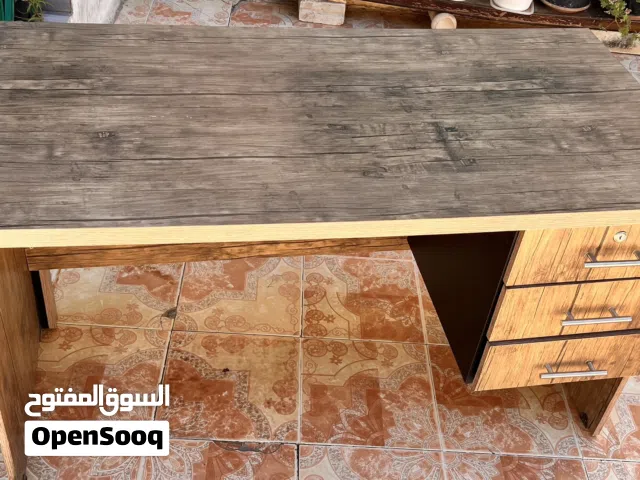طاولة مكتب للبيع