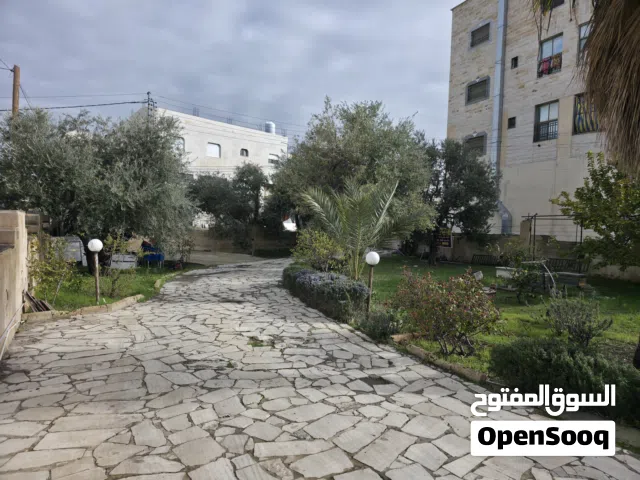 قطعة أرض/بيت للبيع في منطقة المقابلين شارع حيوي جدا