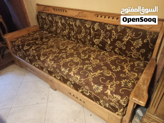 كنبة سرير بسحارة خشب زان بحالة ممتازة للبيع