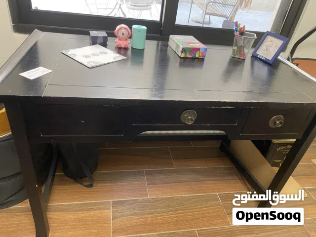 مكتب مستعمل للبيع
