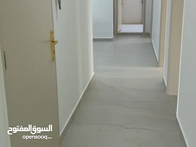شقة أرضية بالسرة 3 غرف
