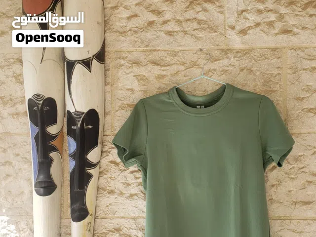 كنزة ماركة Uniqlo اليابانية