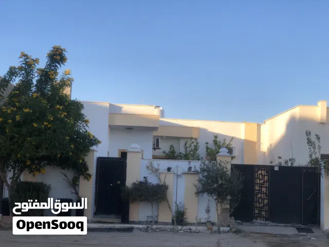 250 m2 4 Bedrooms Townhouse for Sale in Tripoli Ain Zara