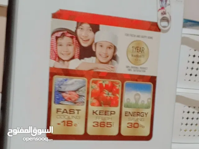 ثلاجه نظيفه كلش مابيها اي ضرار ولاداخله تصليح