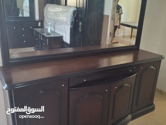 طاولة سفرة 8 مقاعد ودنسوار بحالة الوكالة