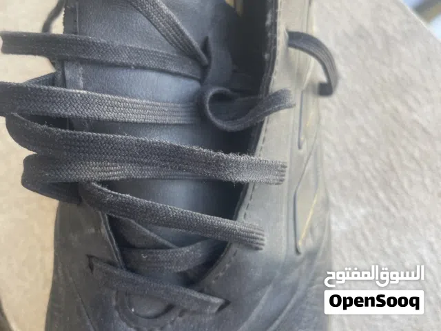 جوتي اديداس مقاس 41 اسود مستعمل شوي مافي خدوشات