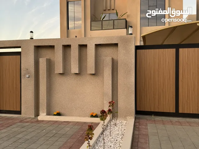 305 m2 5 Bedrooms Villa for Sale in Al Batinah Sohar